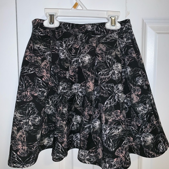 Skirt - Picture 2 of 3